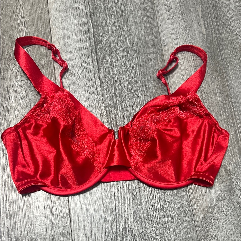 Victoria's Secret Vibrant  Satin Lace Bra/ red/36D